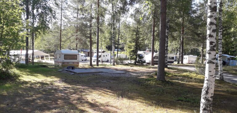 Matkailuvaunuja Rekiniemessä