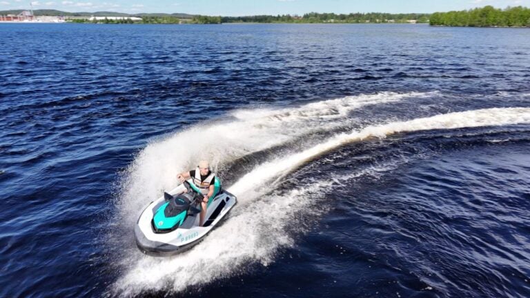 Vesijetillä Pielisellä